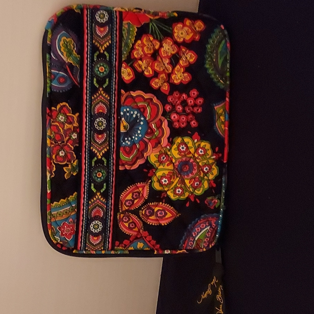 Vera Bradley Travel Pouch 8.5"× 6.5" Top to 1 side Zipper, Sm inside pocket